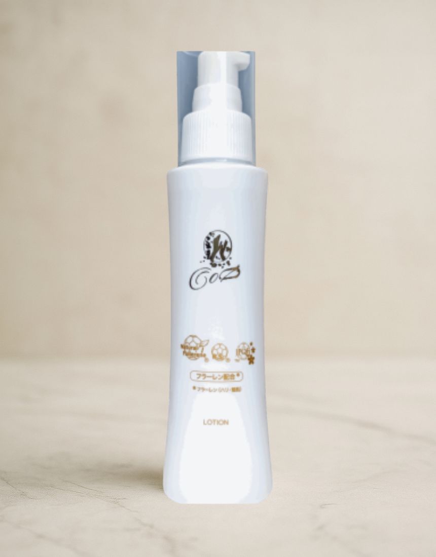 背景のトーン（例：明るめのベージュ系／白っぽい大理石など）